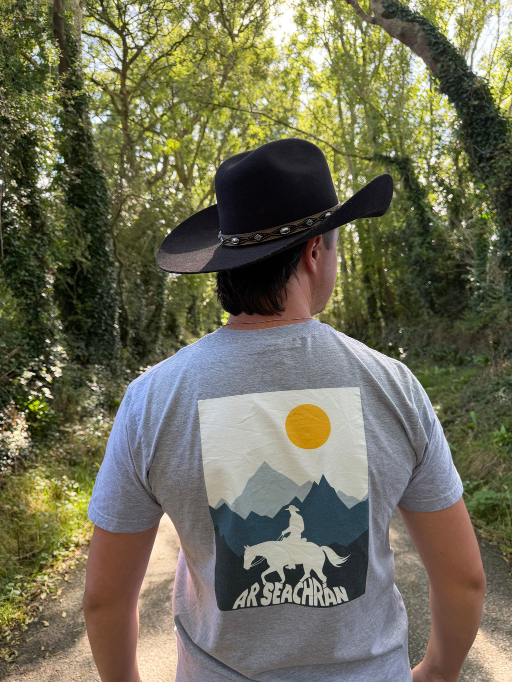 Adult Tee - Yí-Há/Ar Seachrán